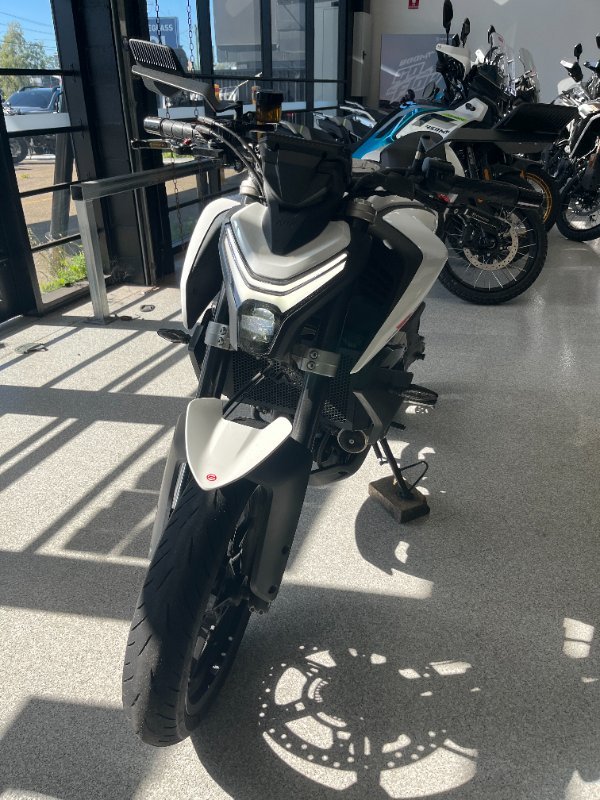 2023 CFMOTO 2023 CFMOTO 450NK NEBULA WHITE