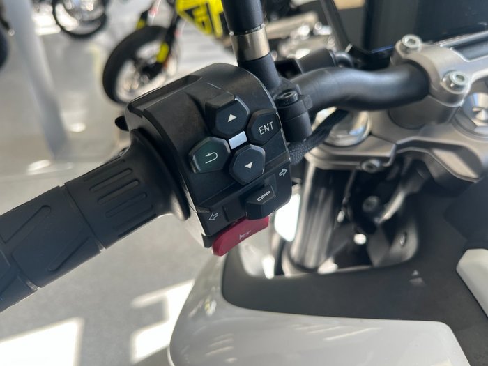 2023 CFMOTO 2023 CFMOTO 450NK NEBULA WHITE