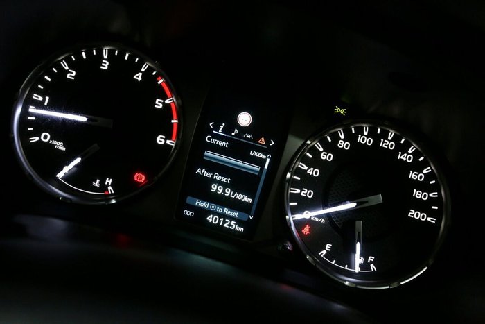 2024 Toyota Hilux SR