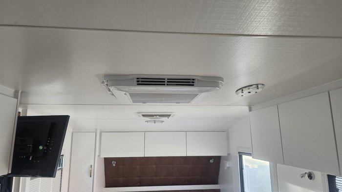 2026 Leader Caravans 2110 C K1e5b T Gold Le King Bed 2110