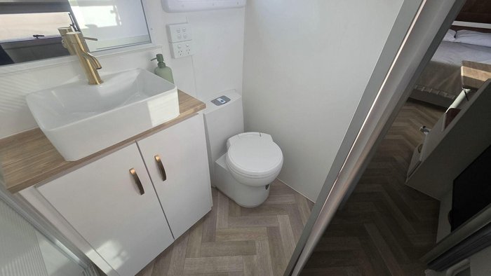 2026 Leader Caravans 2110 C K1e5b T Gold Le King Bed 2110