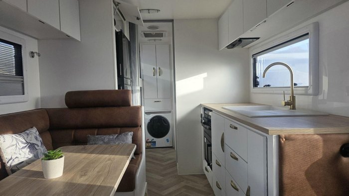 2026 Leader Caravans 2110 C K1e5b T Gold Le King Bed 2110