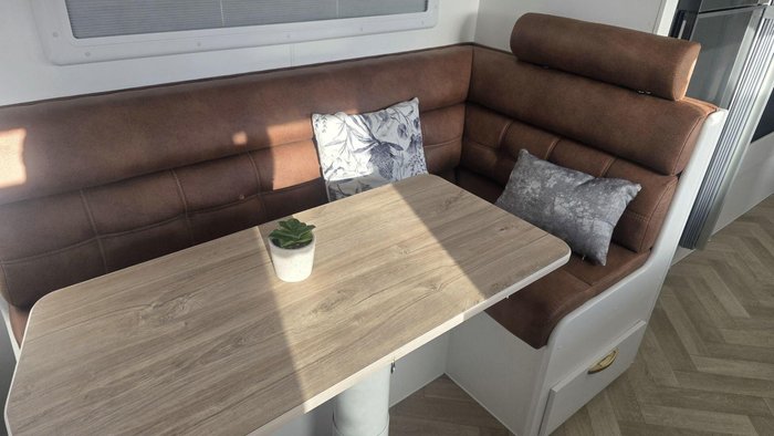 2026 Leader Caravans 2110 C K1e5b T Gold Le King Bed 2110