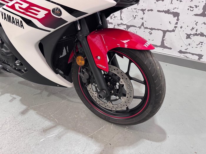 2015 Yamaha YZF-R3 R3 Red