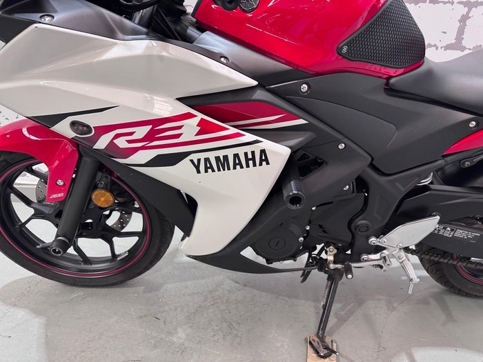 2015 Yamaha YZF-R3 R3 Red