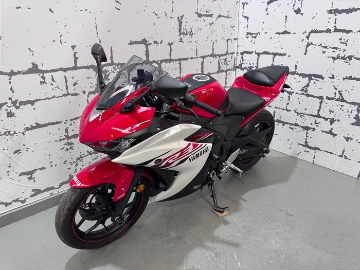 2015 Yamaha YZF-R3 R3 Red