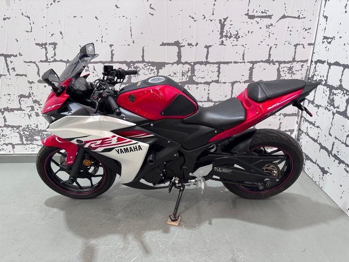 2015 Yamaha YZF-R3 R3 Red
