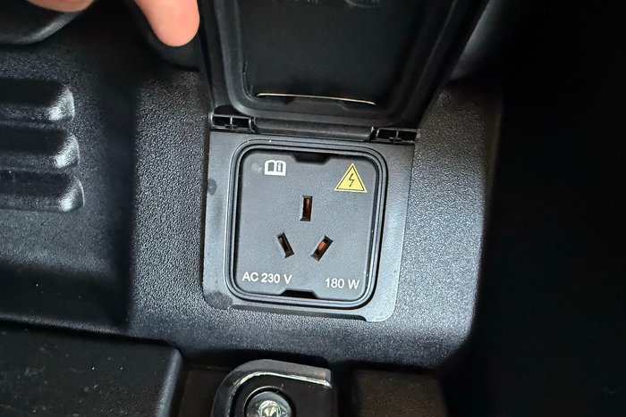 2024 Land Rover Defender 110 P400 S