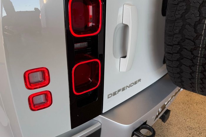 2024 Land Rover Defender 110 P400 S