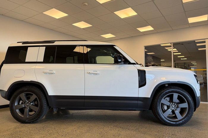 2024 Land Rover Defender 110 P400 S