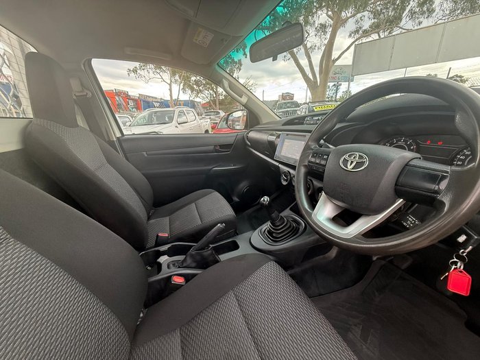 2015 Toyota Hilux Workmate TGN121R 4x2 Glacier White