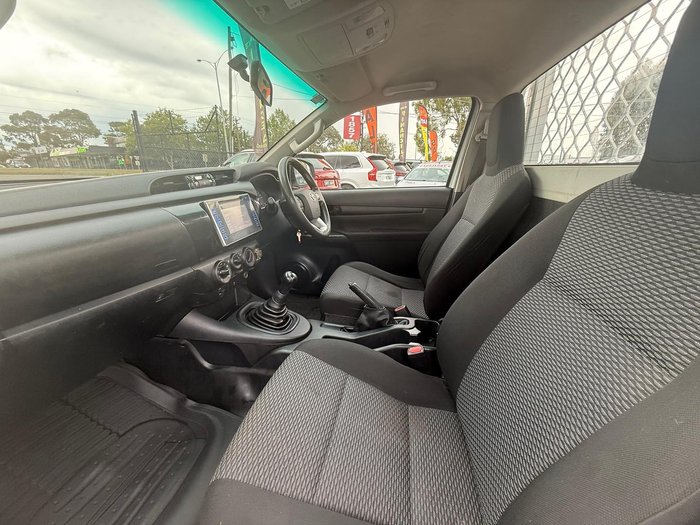 2015 Toyota Hilux Workmate TGN121R 4x2 Glacier White