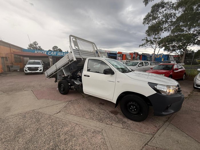 2015 Toyota Hilux Workmate TGN121R 4x2 Glacier White