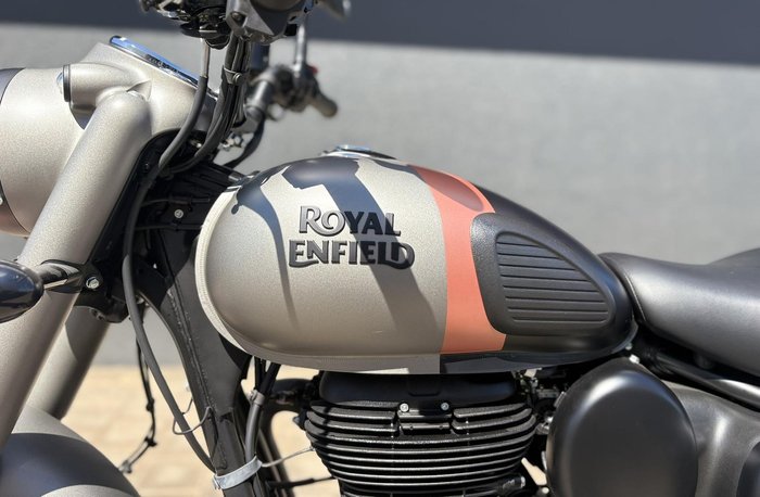 2025 Royal Enfield Classic 350 Dark Classic 350 Grey