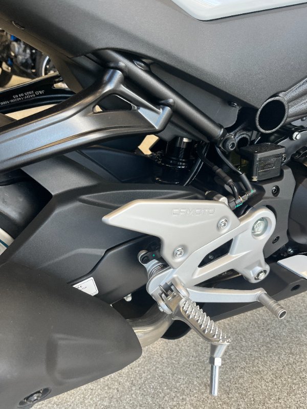 2025 CFMOTO 450 SR ABS WHITE