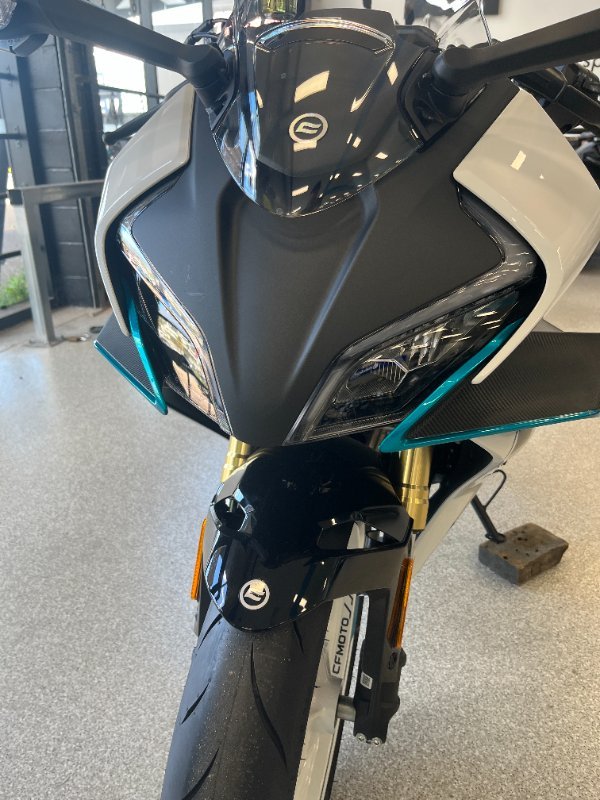 2025 CFMOTO 450 SR ABS WHITE