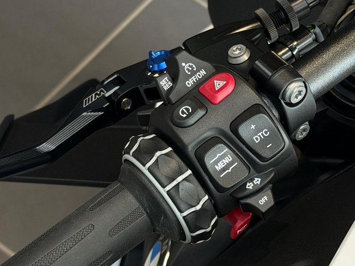 2025 BMW M 1000 R M 1000 White