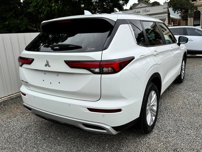2022 Mitsubishi Outlander LS