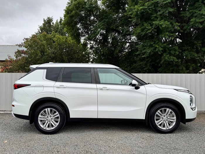 2022 Mitsubishi Outlander LS