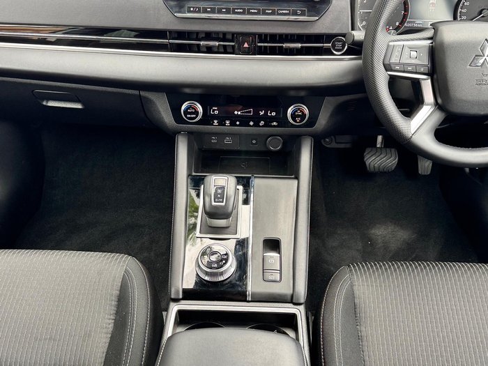 2022 Mitsubishi Outlander LS