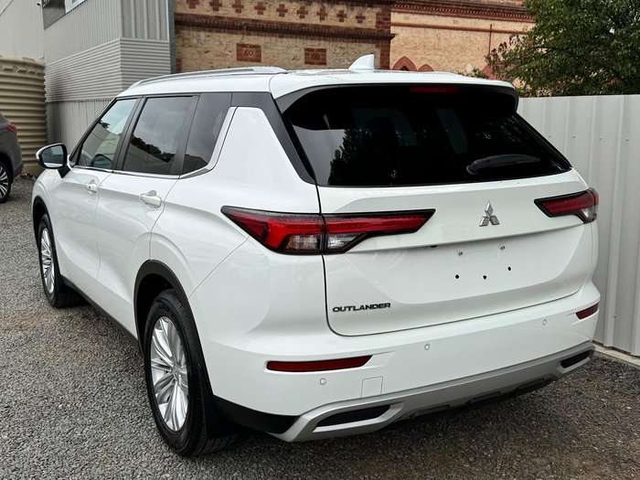 2022 Mitsubishi Outlander LS