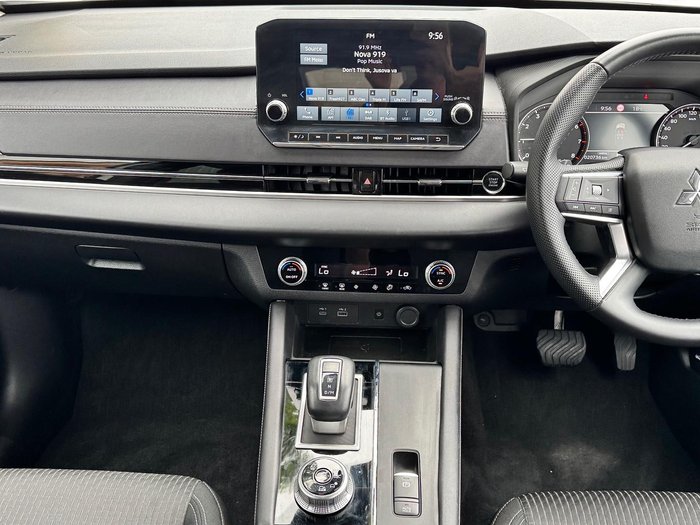 2022 Mitsubishi Outlander LS