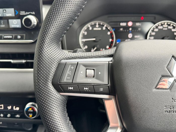 2022 Mitsubishi Outlander LS