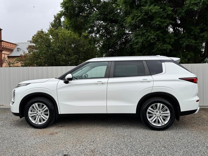 2022 Mitsubishi Outlander LS
