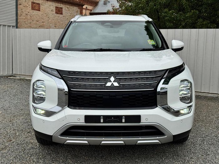 2022 Mitsubishi Outlander LS