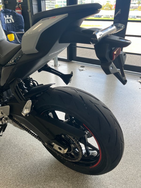 2025 CFMOTO 2025 CF Moto 675CC 675SR-R ABS Aerolite Grey