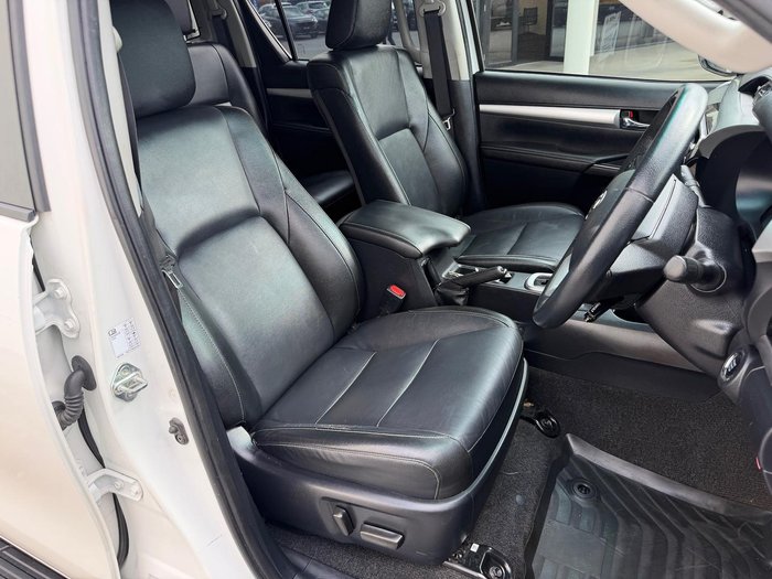 2022 Toyota Hilux SR5