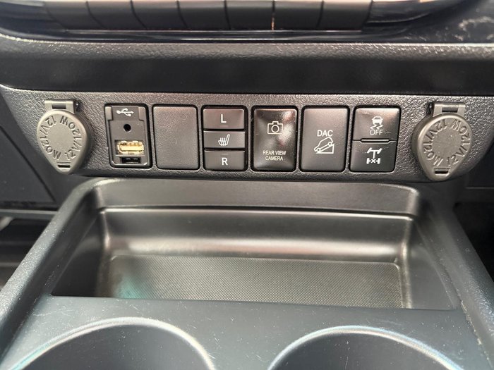 2022 Toyota Hilux SR5