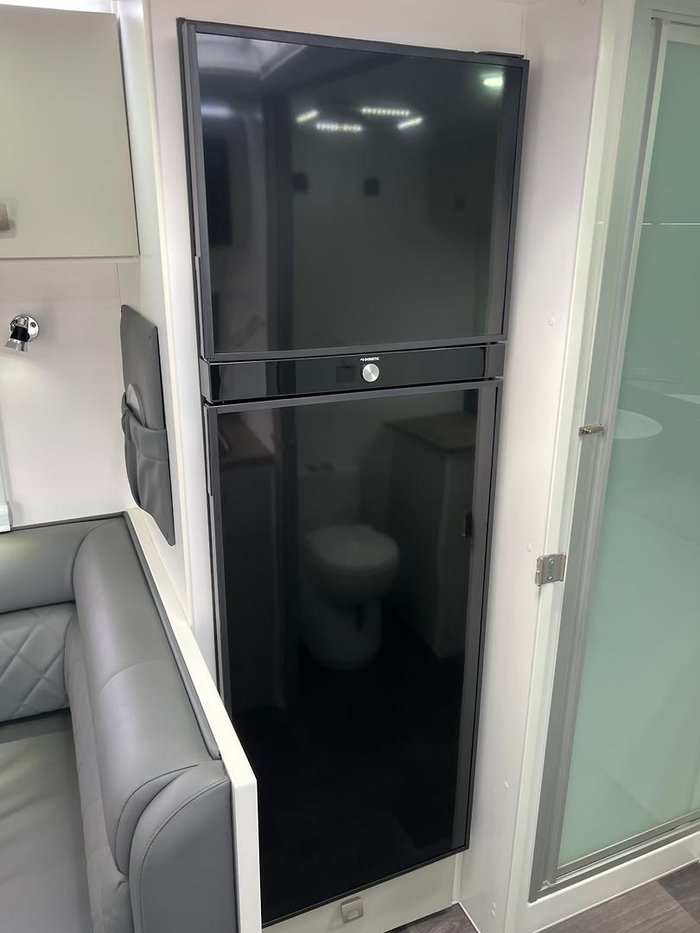 2024 Design RV Crx Semi Off Road Van 2-1, 19'