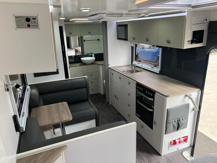 2024 Design RV Crx Semi Off Road Van 2-1, 19'