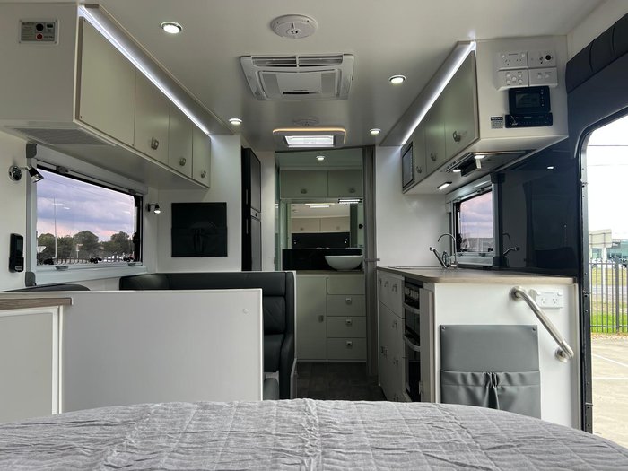 2024 Design RV Crx Semi Off Road Van 2-1, 19'