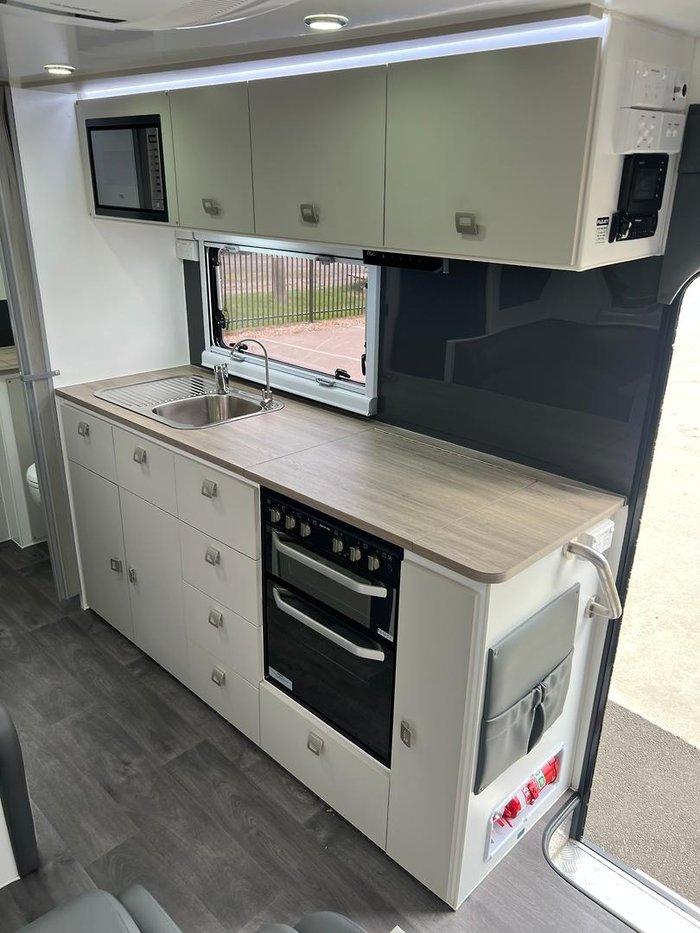 2024 Design RV Crx Semi Off Road Van 2-1, 19'