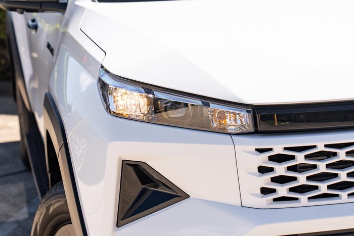 2026 Toyota Hilux SR 48V GUN227R 4X4 Dual Range Glacier White