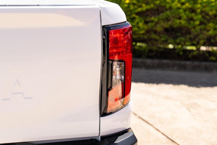 2026 Toyota Hilux SR 48V GUN227R 4X4 Dual Range Glacier White