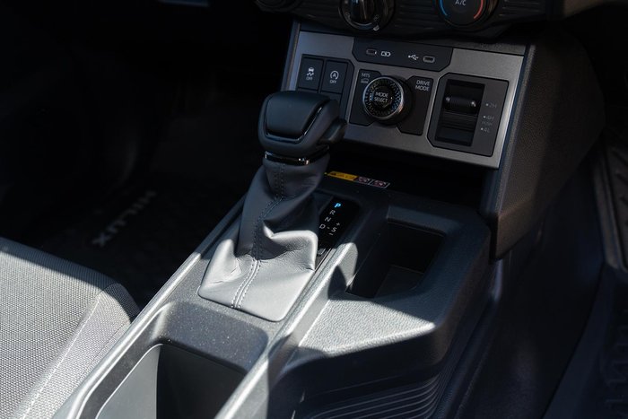 2026 Toyota Hilux SR 48V GUN227R 4X4 Dual Range Glacier White