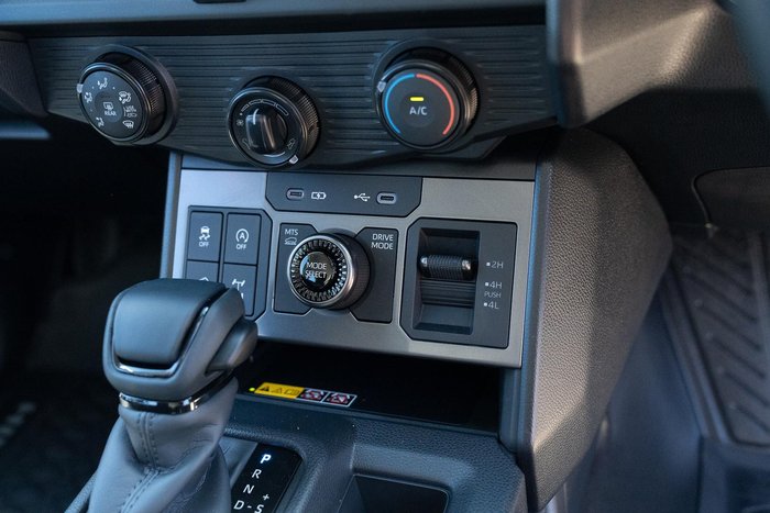 2026 Toyota Hilux SR 48V GUN227R 4X4 Dual Range Glacier White