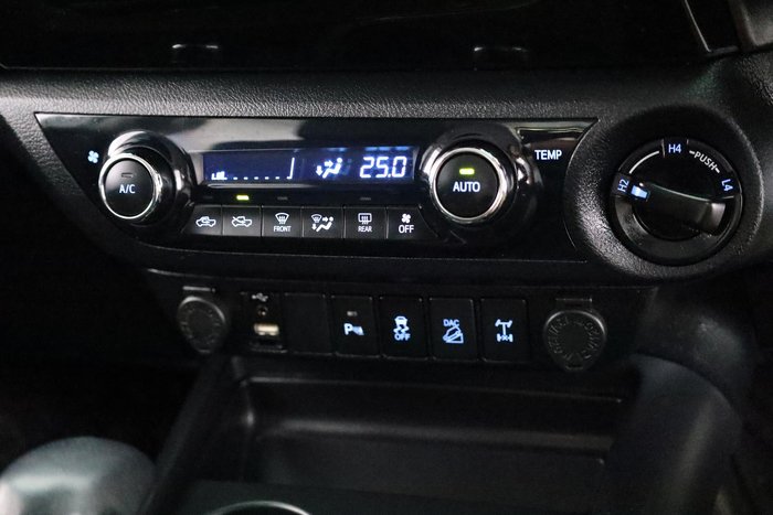 2019 Toyota Hilux SR5