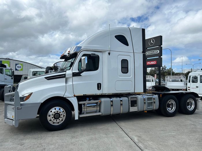 2021 Freightliner Cascadia 126 WHITE