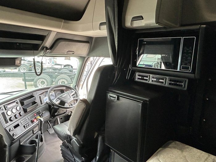 2021 Freightliner Cascadia 126 WHITE