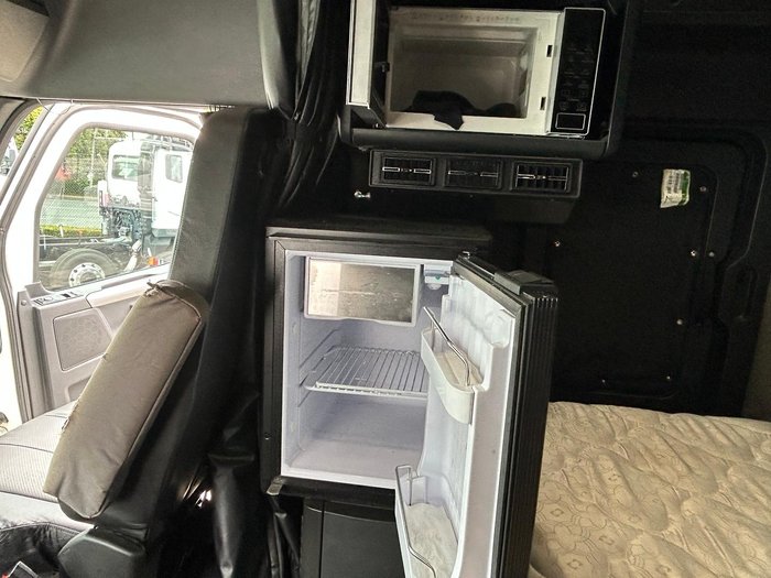 2021 Freightliner Cascadia 126 WHITE