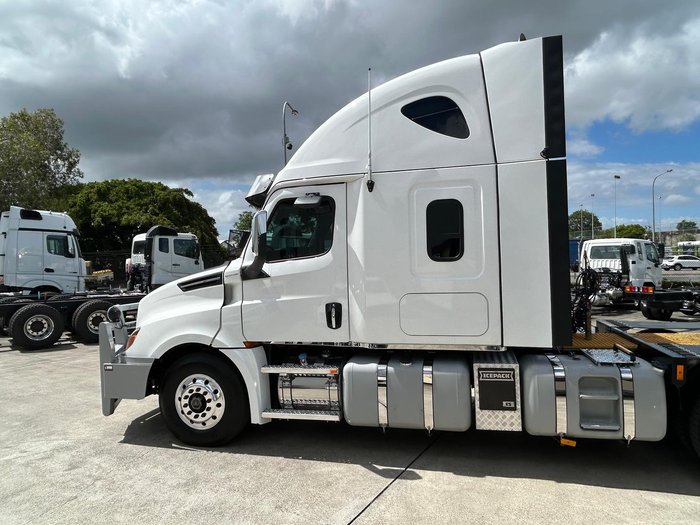 2021 Freightliner Cascadia 126 WHITE