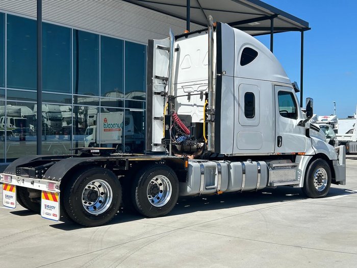 2021 Freightliner Cascadia 600 WHITE