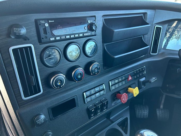 2021 Freightliner Cascadia 600 WHITE