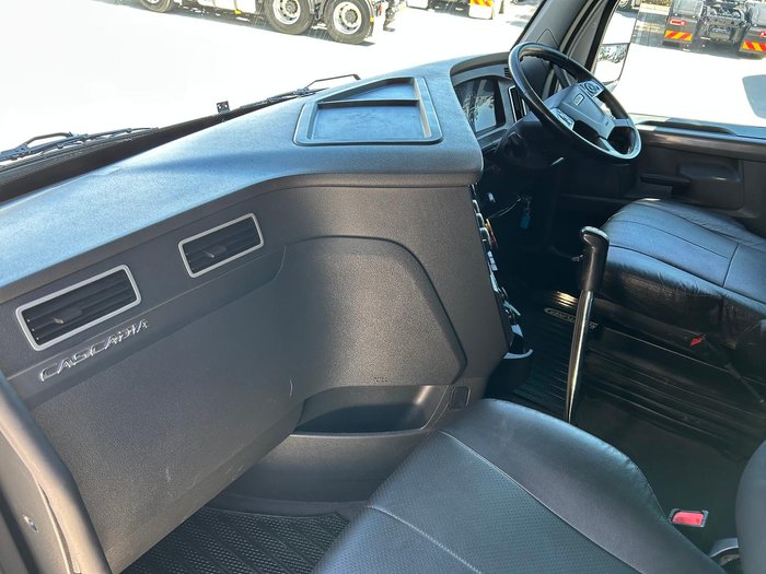 2021 Freightliner Cascadia 600 WHITE