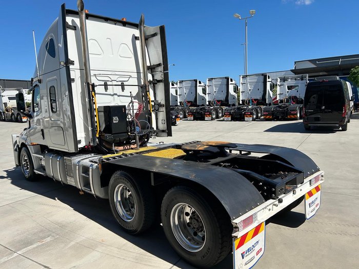 2021 Freightliner Cascadia 600 WHITE