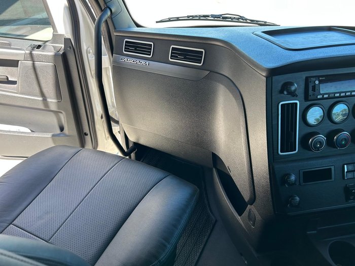 2021 Freightliner Cascadia 600 WHITE